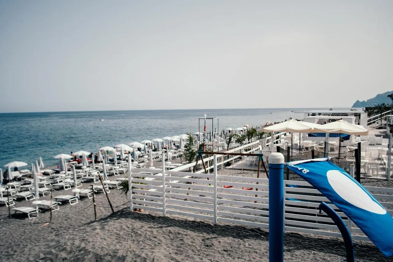 Levante Apartment Santa Teresa Di Riva Bed & Breakfast
