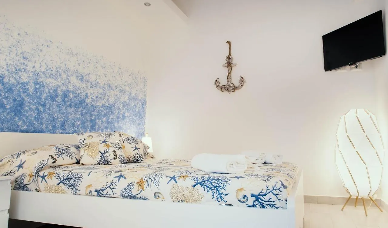 Levante Apartment Santa Teresa Di Riva Bed & Breakfast